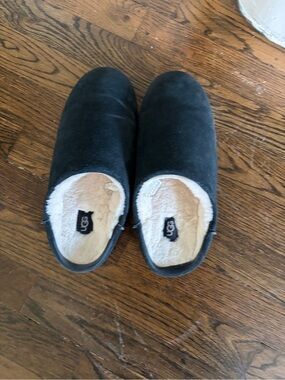 UGG Black Women's Slip-On Shearling Lined Slippers